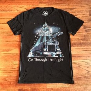 Trunk Ltd distressed Def Leppard men’s tee